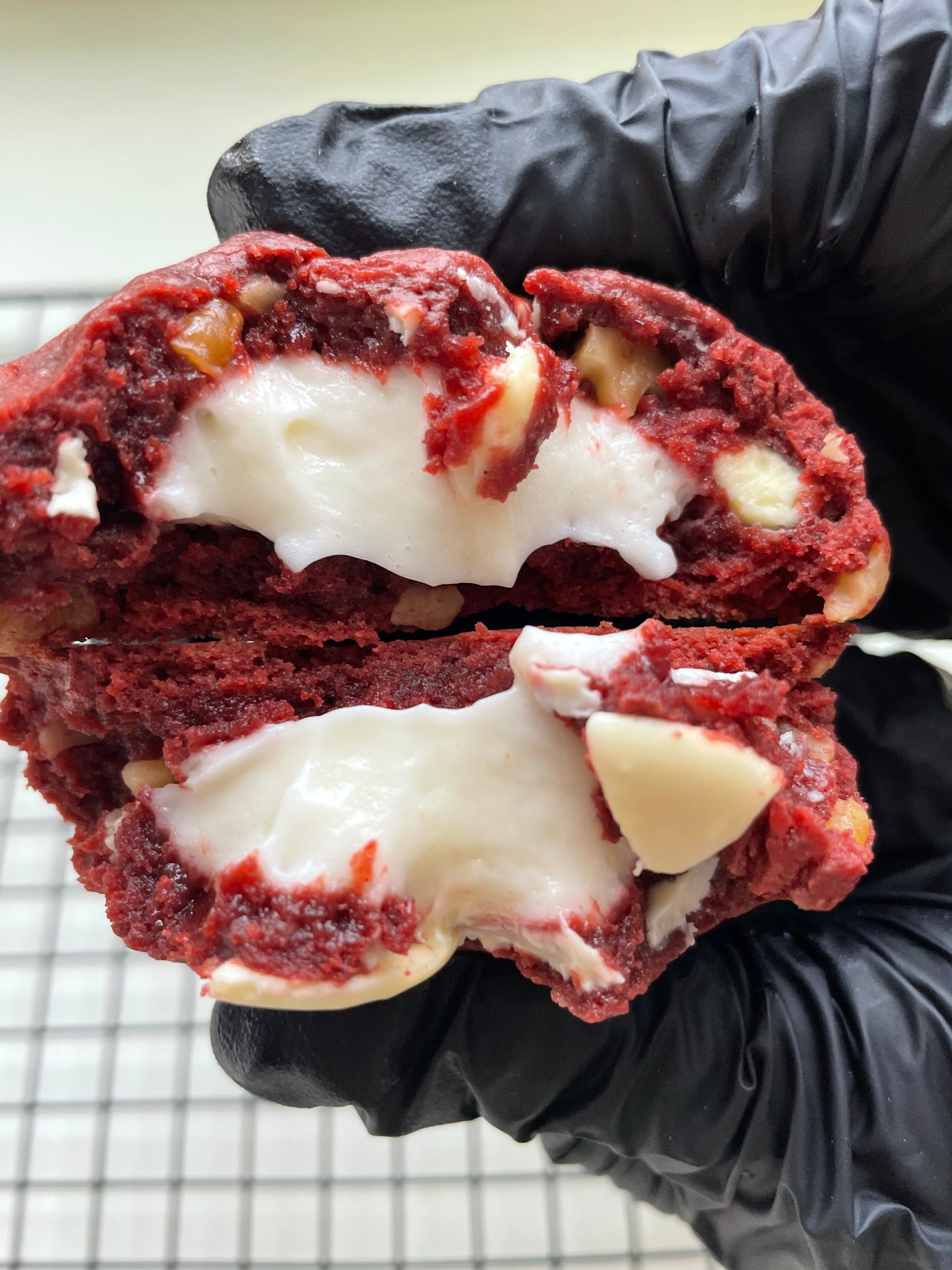 Red Velvet Queso Crema